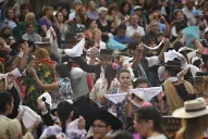Una peregrinación folclórica por Barrio Sur