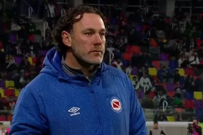 Video: el divertido cruce de Gabriel Milito con un hincha que le pedía un cambio en la cancha