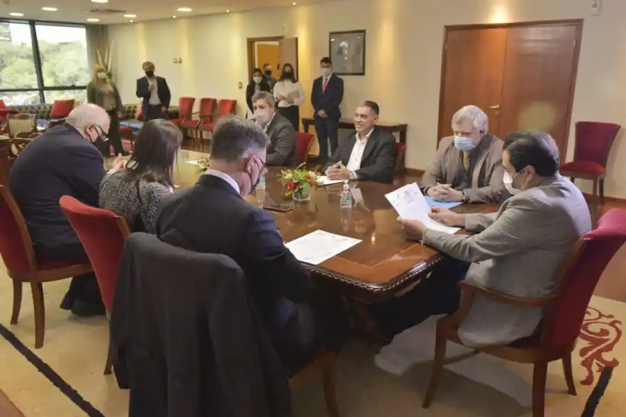 REUNIÓN EN LA LEGISLATURA. Mansilla y legisladores de distintos bloques recibieron al fiscal federal general Gómez. Foto de Prensa HLT