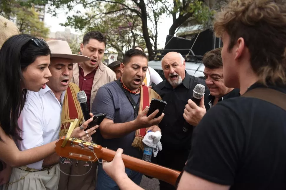 A VIVA VOZ. Cantantes profesionales y amateurs compartieron los temas. LA GACETA/FOTO DE JUAN PABLO SÁNCHEZ NOLI