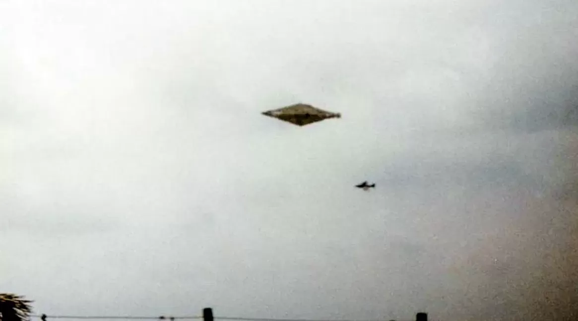Esta es 'la mejor foto de un ovni' que ha estado oculta durante más de 30 años