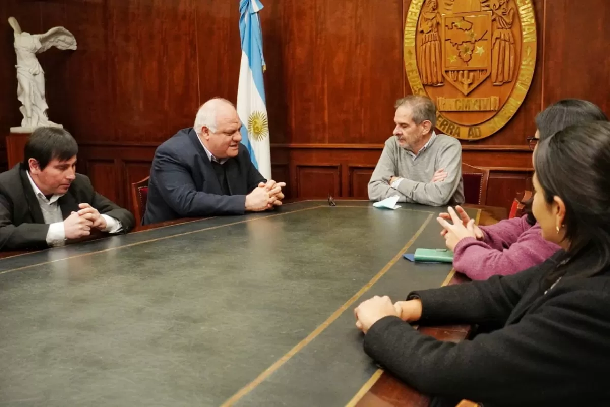 EN EL RECTORADO. El legislador Masso dialogó con el rector Sergio Pagani. Foto de Prensa Federico Masso