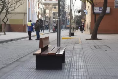 Laprida se abrió otra vez al tránsito, con cuatro semipeatonales