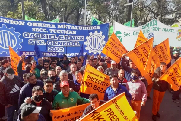 La protesta en Tucumán: gremios y organizaciones sociales coparon la plaza Independencia