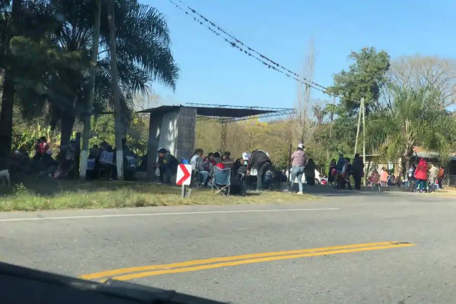 CORTE EN LA RUTA 307. El reclamo se instaló a la altura de Las Mesadas, e impidió el acceso a Tafí del Valle.