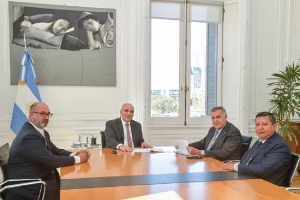 Manzur cambió el plan de vuelo