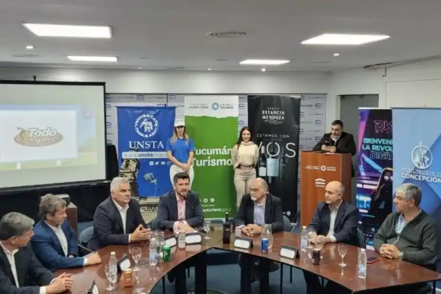 MUY BUENA ONDA. En la conferencia de presentación de la gran final, hubo muy buen clima. Desde la organización, aseguraron que quieren que se viva una verdadera fiesta para toda la comunidad del rugby. 