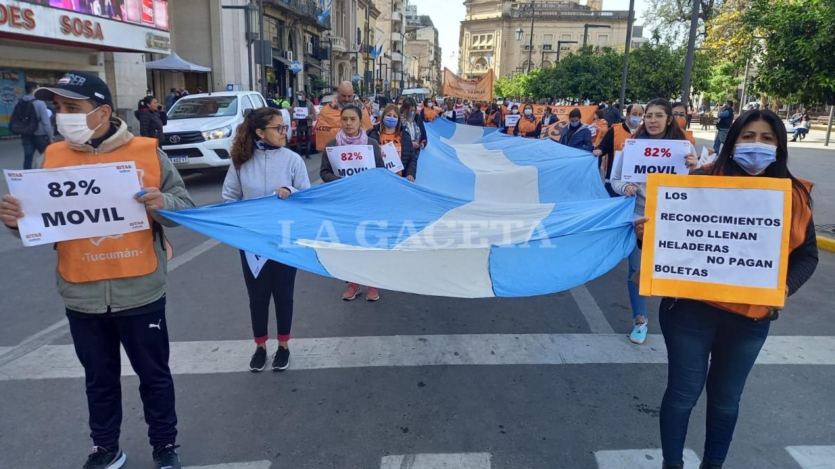 PROTESTA DE SITAS. Trabajadores autoconvocados de la salud reclamaron frente a la Casa de Gobierno. Foto de LA GACETA / Por Analía Jaramillo