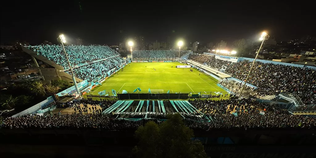 REPLETO. Los hinchas de Belgrano agotaron las entradas para ver a su equipo frente a Instituto.