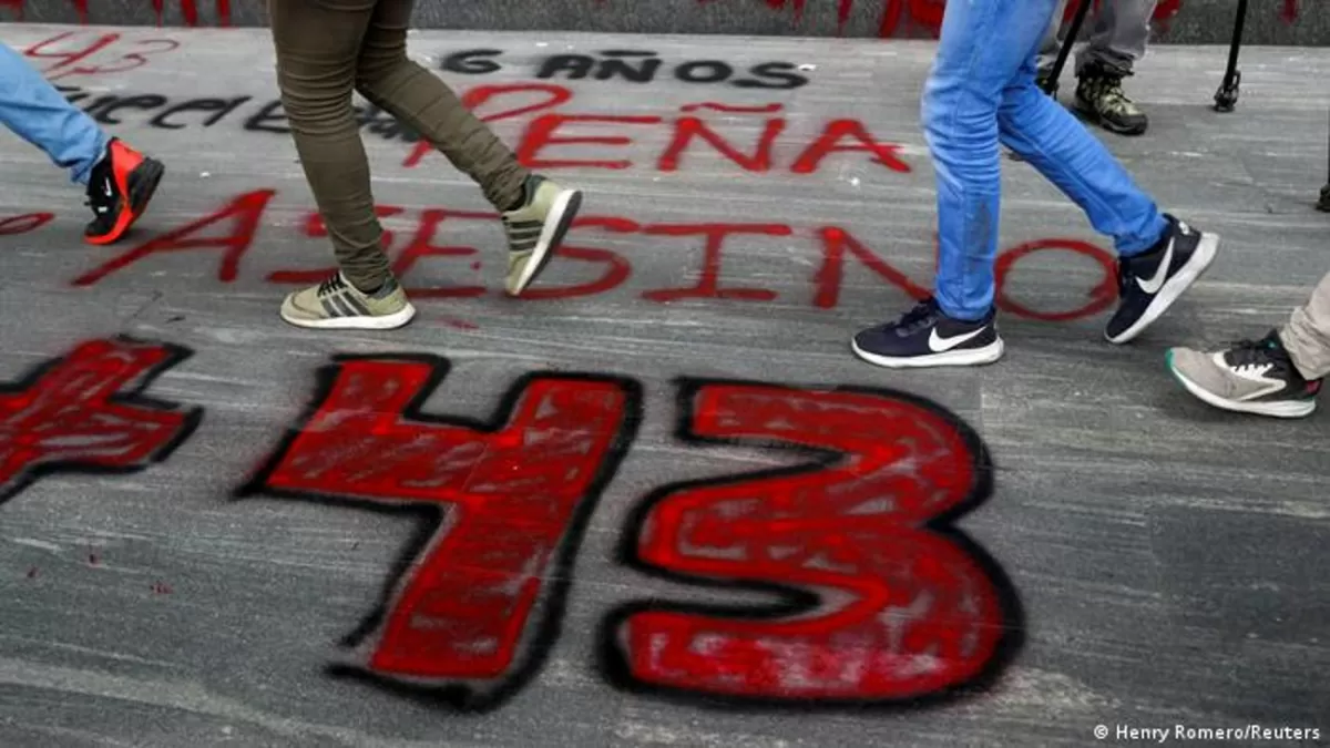 Detuvieron al fiscal que investigó el caso de los 43 estudiantes desaparecidos en Ayotzinapa
