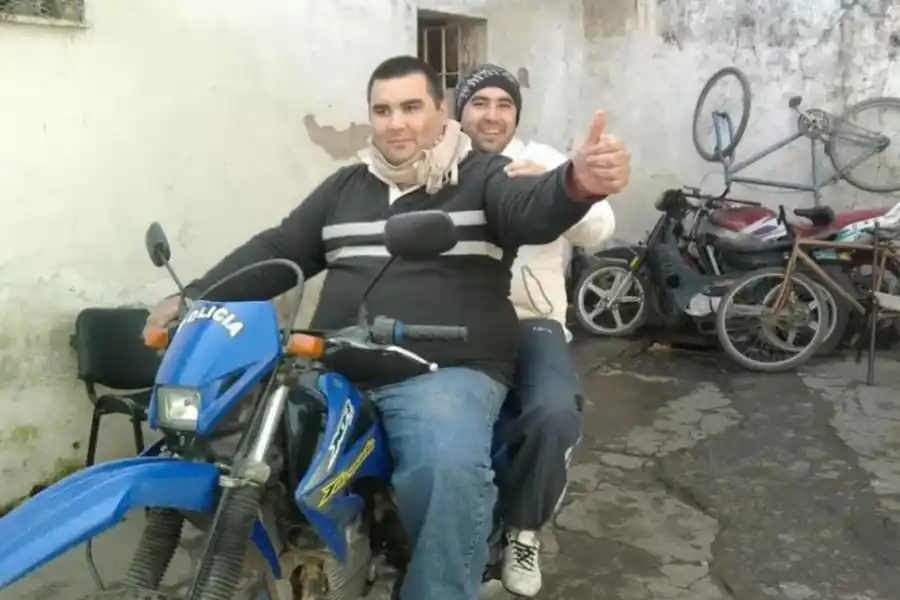 ARCHIVO. Los Achén, en un móvil policial.