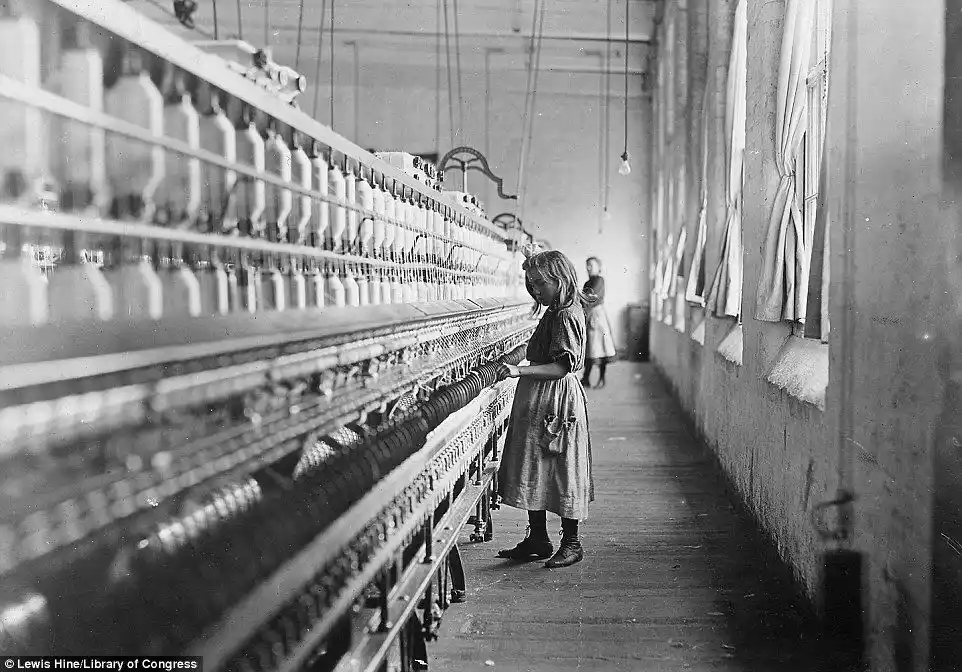 Lewis Hine registró la explotación infantil en fabricas, plantaciones y minas de carbon  en los EEUU durante los años 1908-1918