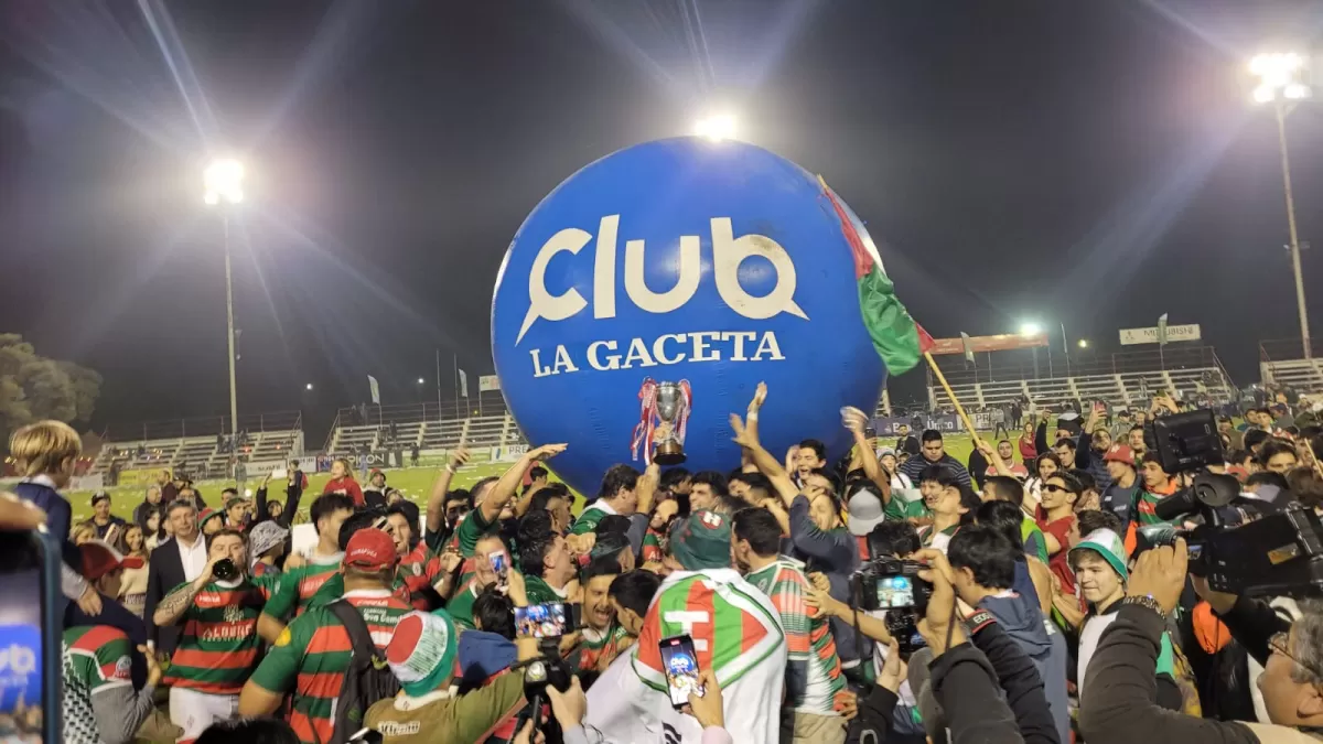 CAMPEÓN. Huirapuca celebra la obtención del Regional de Rugby. Foto de LA GACETA