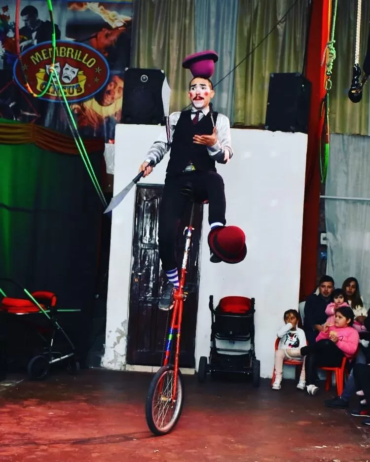 A DIVERTIRSE. Membrillo Circus promete risas y sorpresas en su espectáculo en las puertas de LA GACETA. 