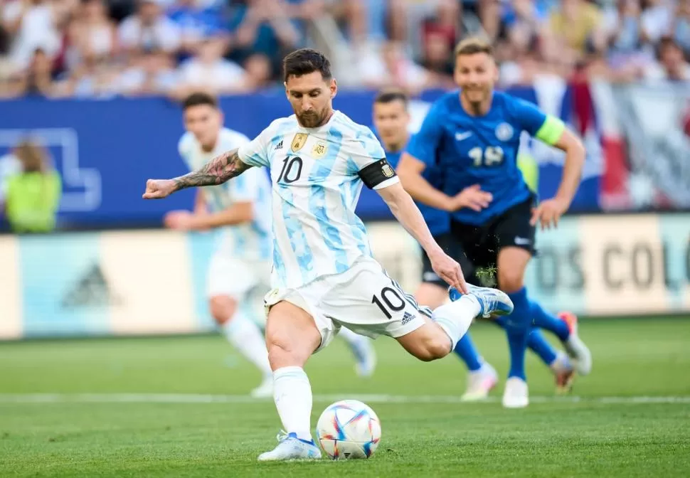 TODOS A LA ESPERA. Desde que en junio le ganó 5-0 a Estonia con tantos logrados por Lionel Messi, la Selección no disputó otro amistoso pre Mundial. 