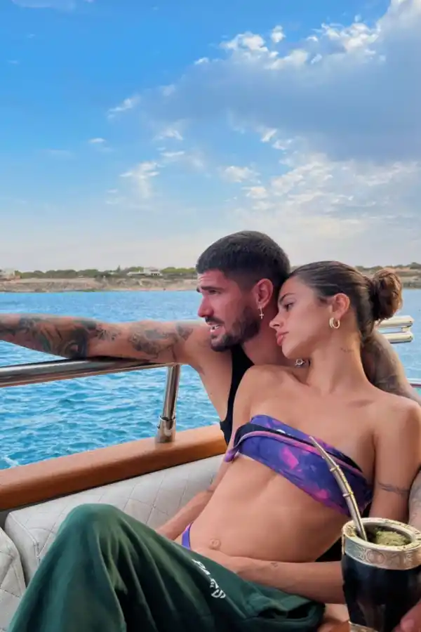 Tini y De Paul comparten vacaciones en Ibiza con Camila Homs y su nueva pareja