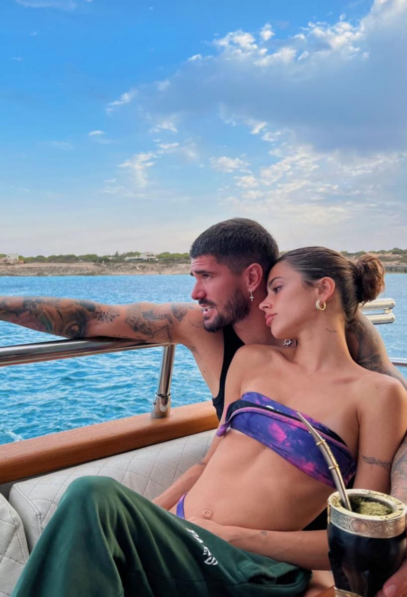Tini y De Paul comparten vacaciones en Ibiza con Camila Homs y su nueva pareja