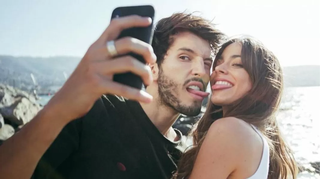 Tini y Sebastian Yatra.