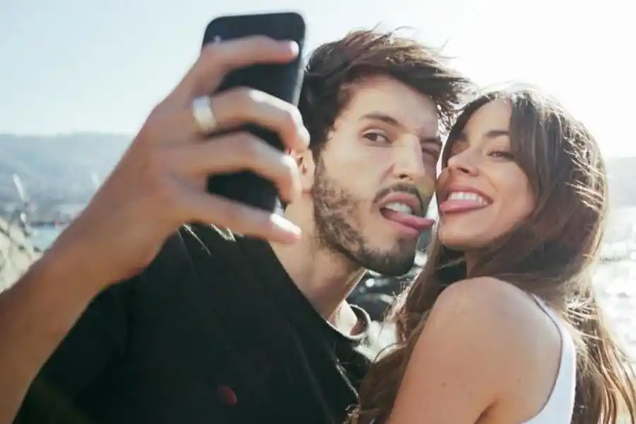 Tini y Sebastian Yatra.