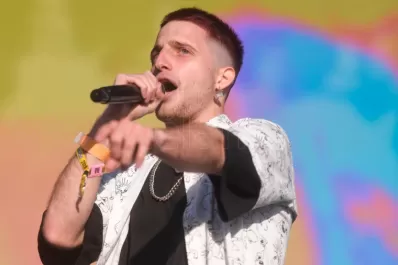 Video: Wos cantó contra Milei, Bullrich y Macri en uno de sus shows