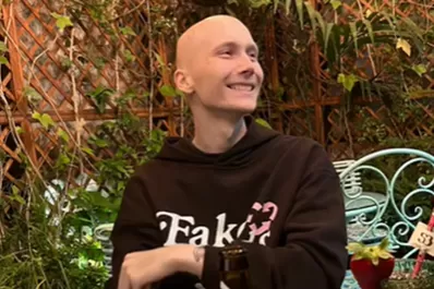 Quién era Charlie, el tiktoker que murió tras ponerle humor a su lucha contra el cáncer