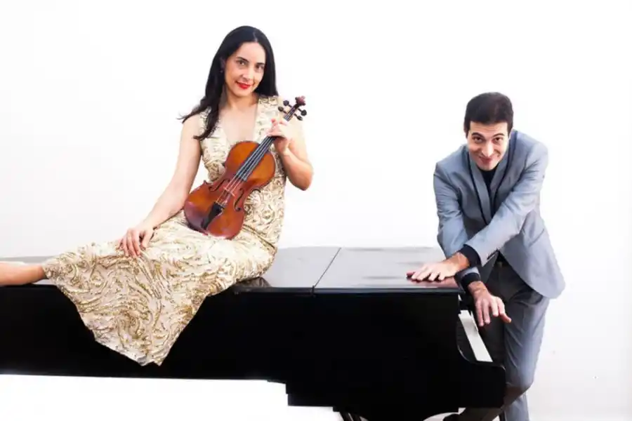 CLÁSICO. “Disco debut”, del dúo que integran Cecilia Isas y Alan Kwiek. 