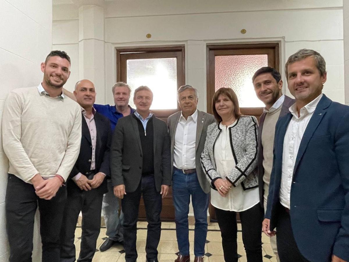 PATRICIA BULLRICH JUNTO a los dirigentes tucumanos. 