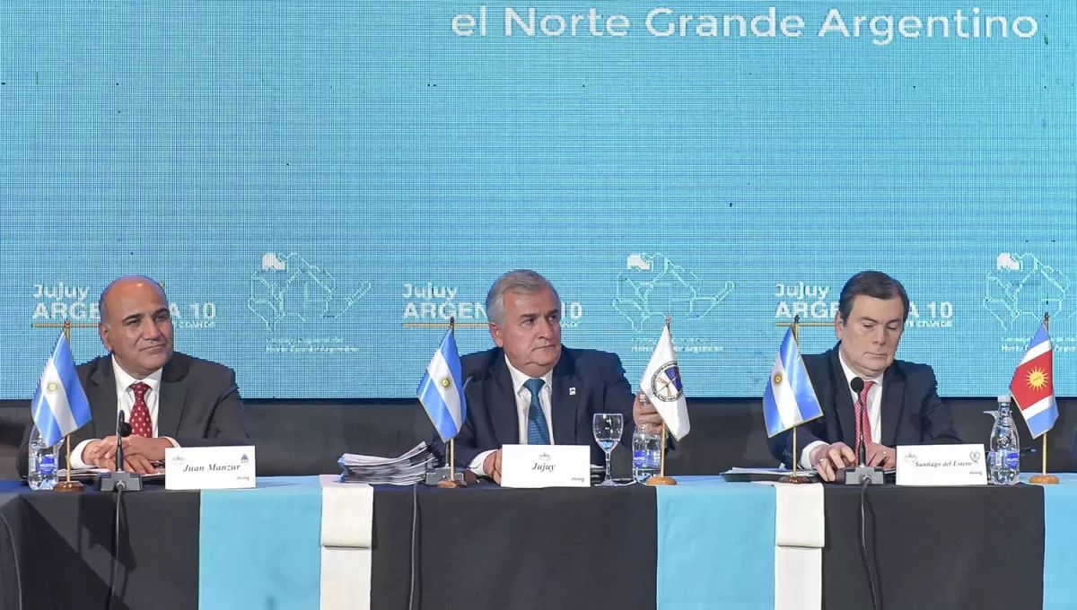 EN JUJUY. Juan Manzur, Gerardo Morales y Gerardo Zamora, durante el encuentro de Norte Grande.