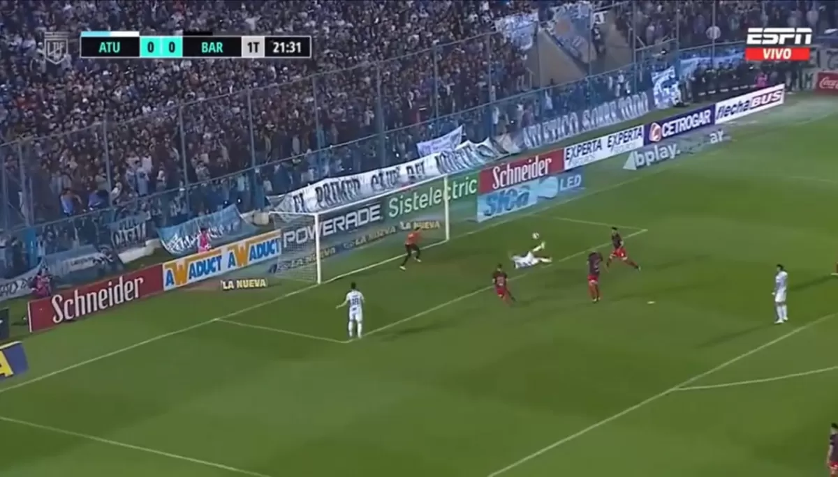 Captura de video del gol de Menéndez