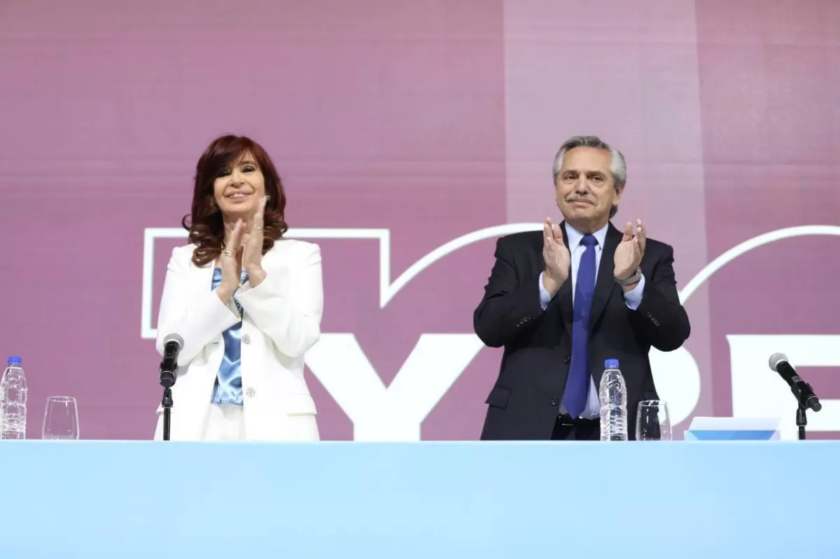 FRENTE DE TODOS. La vicepresidenta Cristina Kirchner atraviesa un complicado escenario judicial. ¿Podría indultarla Alberto Fernández? Foto de Twitter @CFKArgentina