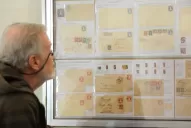 Una muestra reúne correo postal con grandes historias de todo el mundo