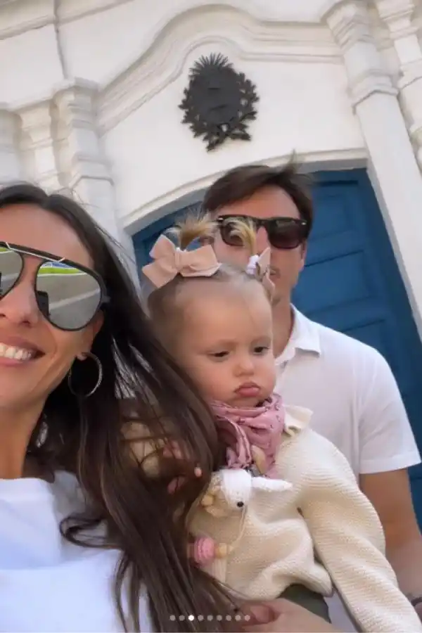 Fotos: Pampita dio un paseo por la capital tucumana junto a su familia