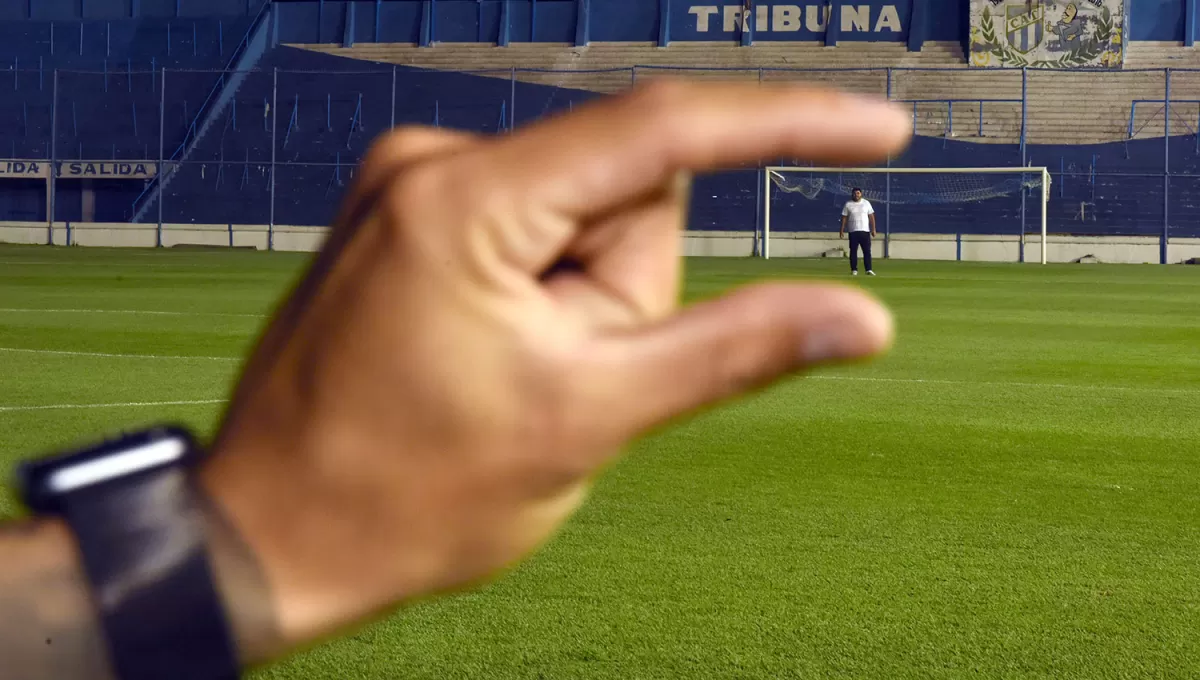 Mateo Coronel anotó un golazo en la victoria de Atlético ante Barracas Central.