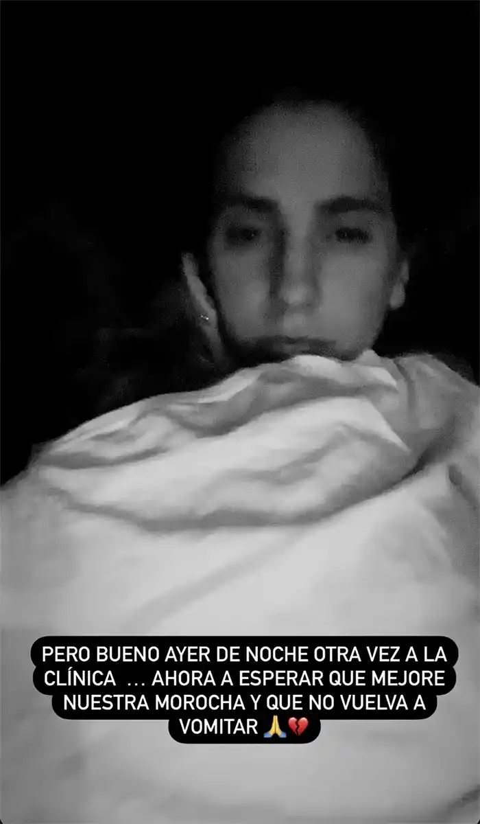 ANGUSTIA DE MADRE. El duro momento de Cinthia Fernández: su hija enferma y la imposibilidad de regresar al país.