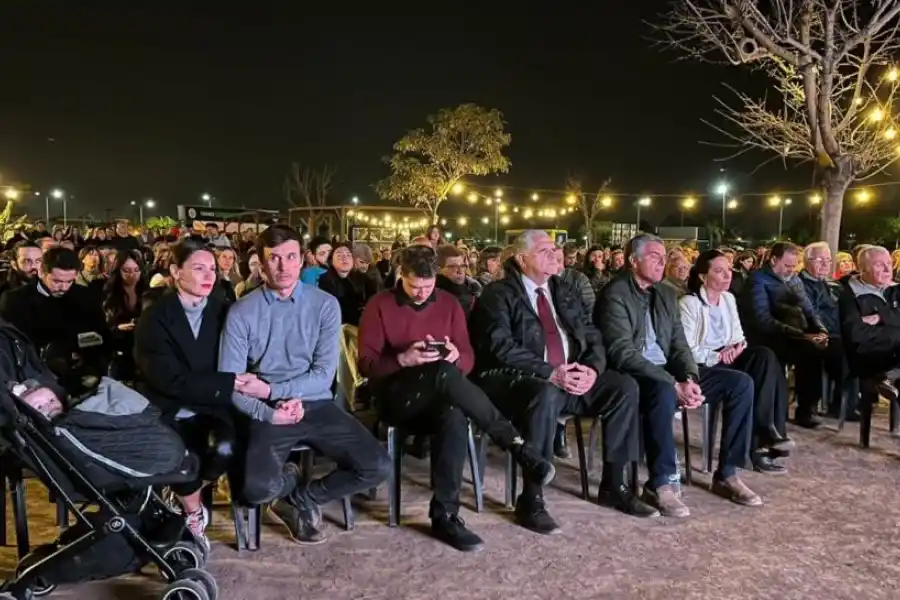 LANZAMIENTO. Pampita, Roberto García Moritán, Yamil Santoro, Ricardo López Murphy, Sebastián Murga (Fundador de CREO) y la diputada Paula Omodeo, entre otros, en el evento de CREO en Las Cañas. 