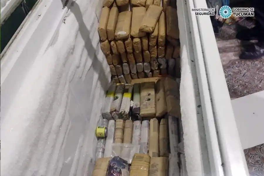 Secuestran un arsenal de armas y drogas en allanamientos en Las Talitas