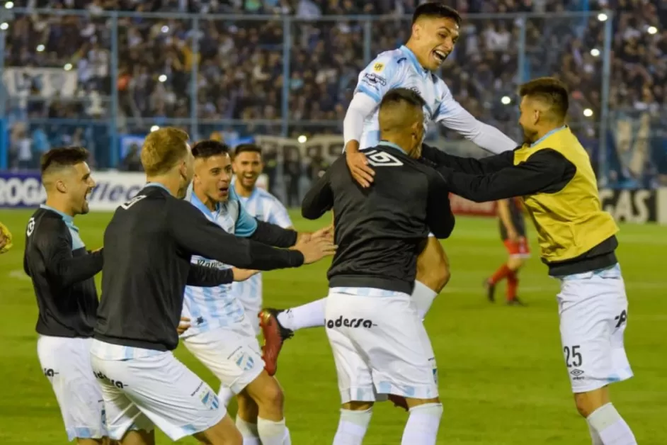 Atlético Tucumán en la FIFA: con qué otros goles compite Coronel para el premio Puskas