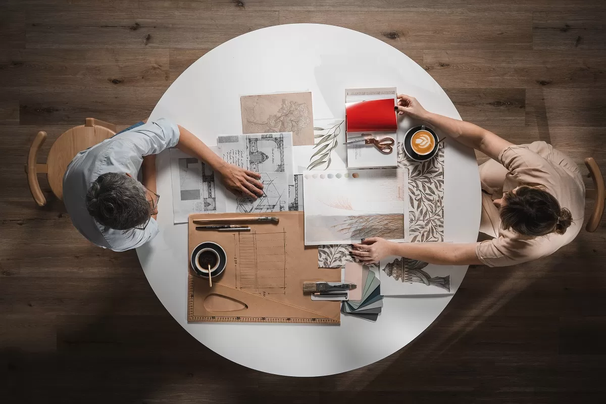 Los empapelados y murales tucumanos que rompen los cánones llegan a la meca del diseño británico… y al Metaverso