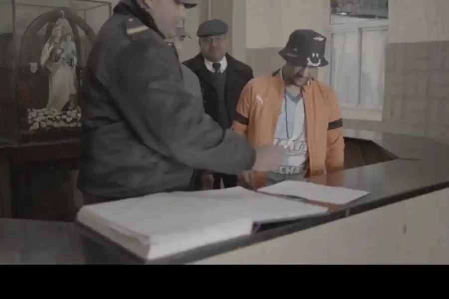 PARTICIPACIÓN. El ex director de Instituto Penales actuó como extra.