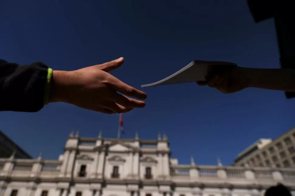 ELECCIÓN. Faltan días para la votación que puede cambiar a Chile. reuters