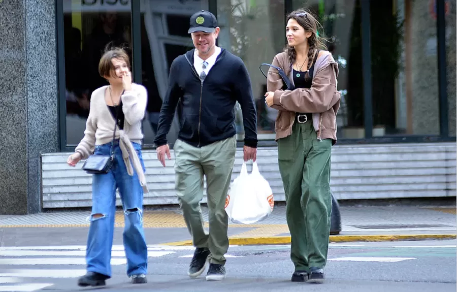 Matt Damon en la Argentina: merienda en Las Violetas y paseo a pura sonrisa por las calles de Palermo