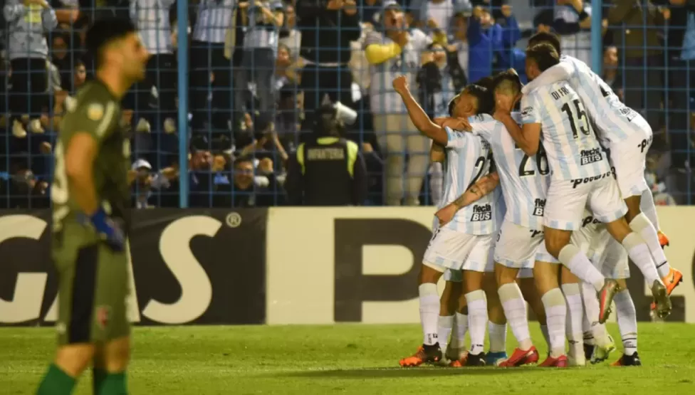 Atlético Tucumán puntero: tras una buena jornada, espera una ayuda de Sarmiento