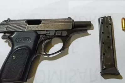 Detienen a dos hermanos que golpearon a un adolescente para robarla la mochila