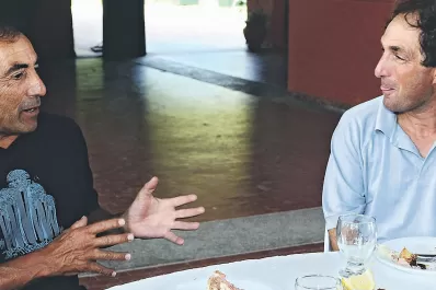 Carlos Roldán y Sergio Vigil, la pelota y el palo unidos en el “Natalio Mirkin”