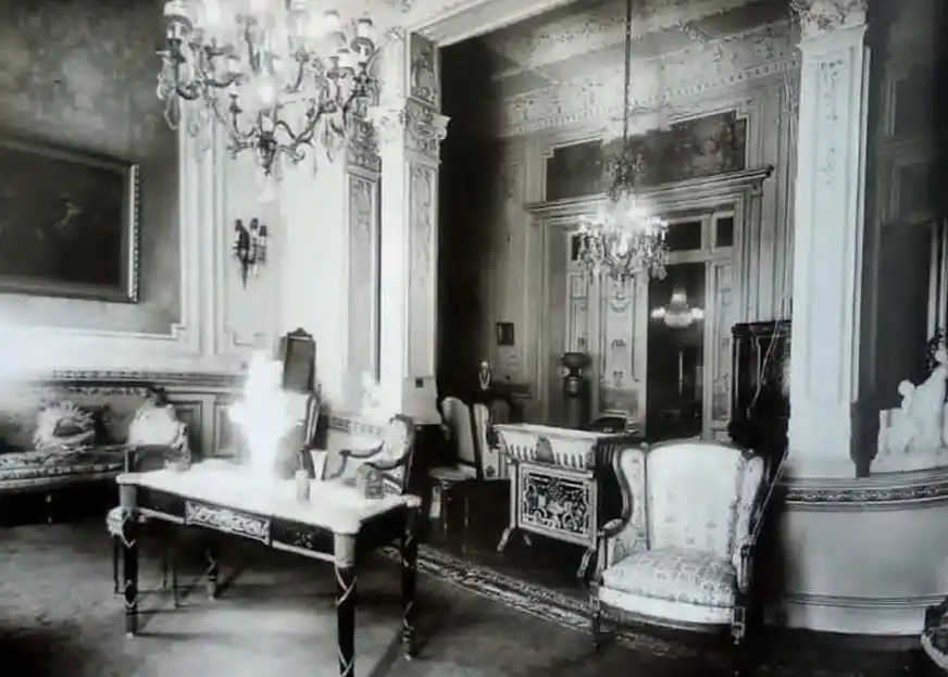 DETALLES. La decoración del hogar tenía una gran influencia francesa.