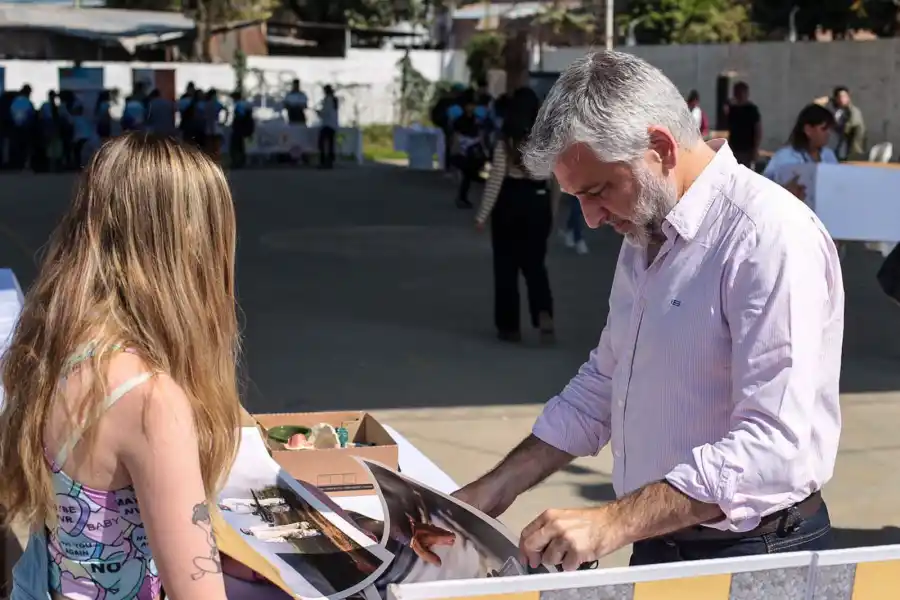 ACERCÁNDOSE A LA SOCIEDAD. La meta de la propuesta universitaria. 