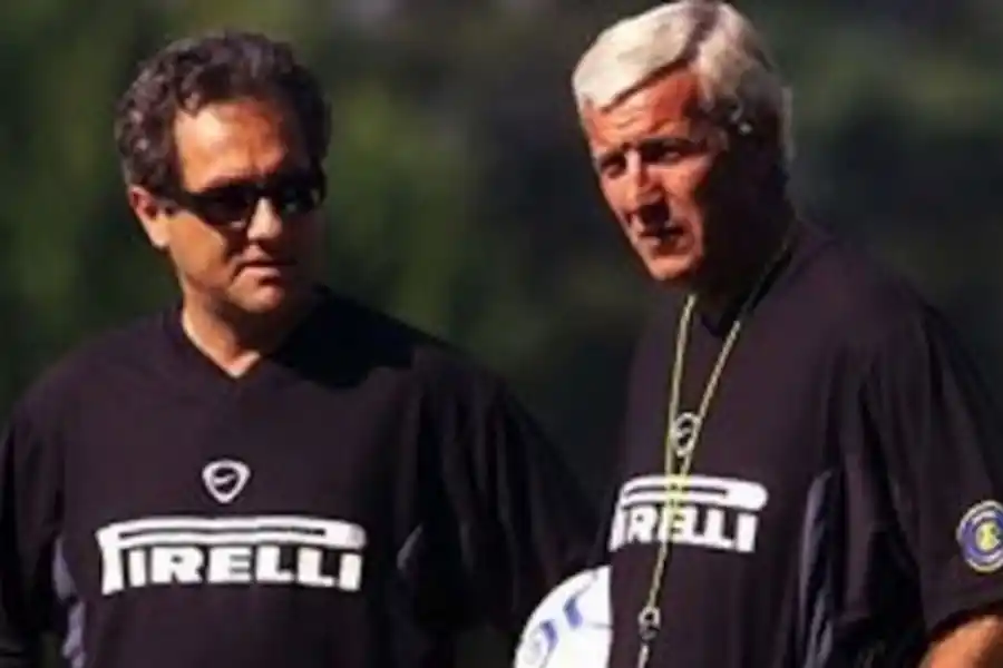 EN INTER. Velasco aconseja a Marcelo Lippi. Fue mánager de los italianos por casi dos años.