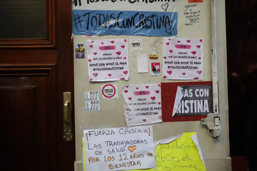 Mensajes de apoyo a Cristina Kirchner en Recoleta