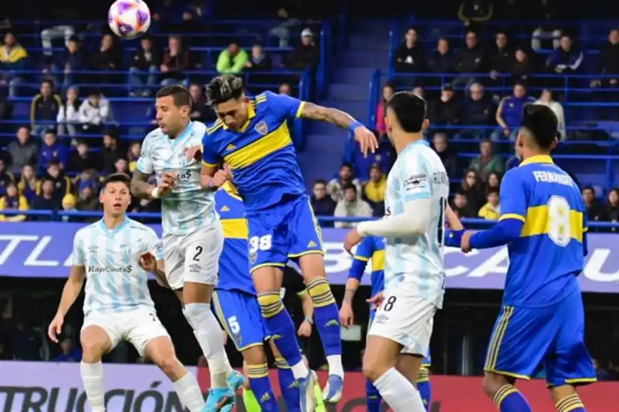 NO SE GUARDÓ NADA. Bianchi salió al cruce de Espinoza luego de una noche llena de polémicas en La Boca. 