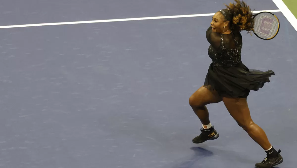 UN POCO MÁS. Serena Williams se clasificó a la segunda ronda del torneo que se juega en Flushing Meadows.